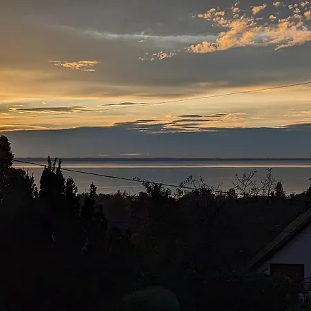 Semesterbostad Gabi Haza Balatonalmádi